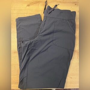 Columbia Women’s Blue hiking Pants Size large- excellent condition
